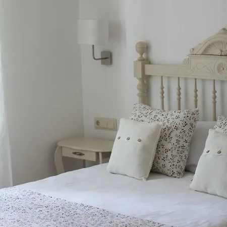 Castell De Guardiola Bed & Breakfast